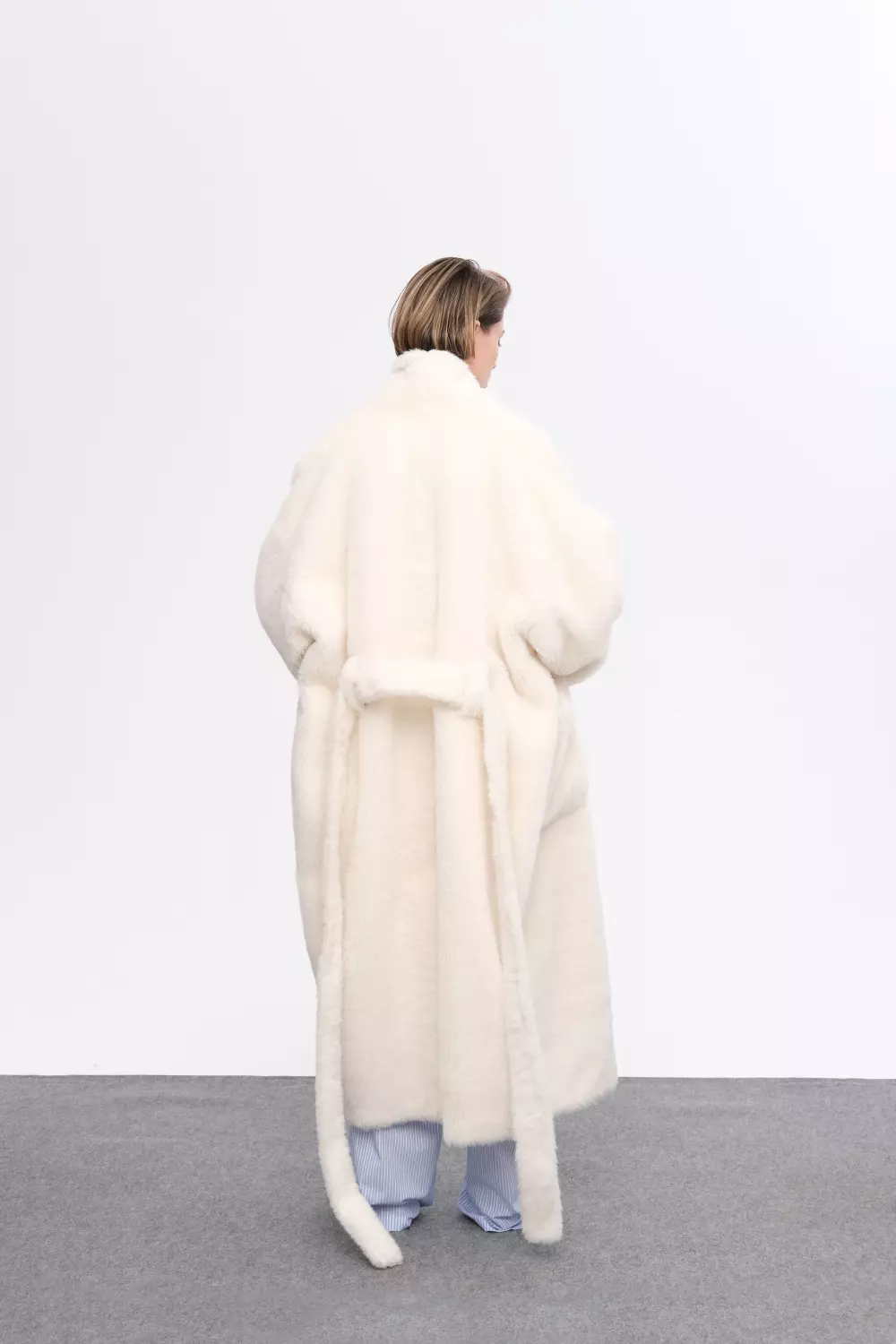 Шуба-халат из шерсти альпаки с вышивкой WOS