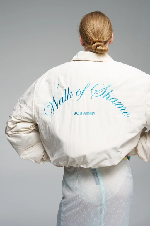 Бомбер с контрастной подкладкой