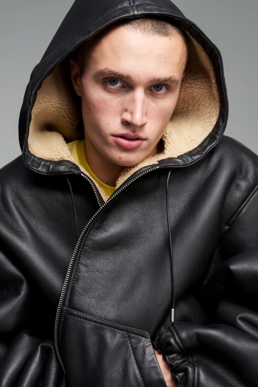 Кожаный бомбер с подкладкой из овчины