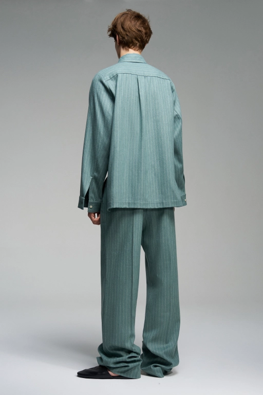 Брюки со складками из костюмной ткани