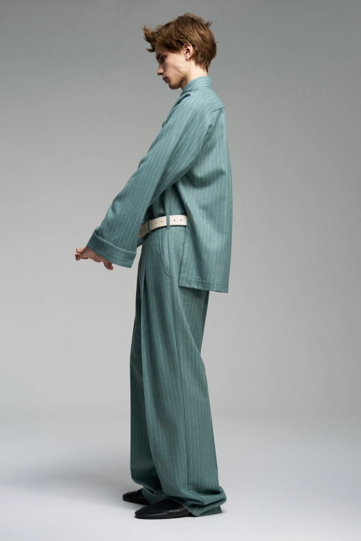 Брюки со складками из костюмной ткани