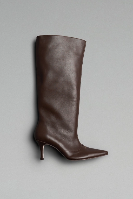 Коричневые высокие сапоги