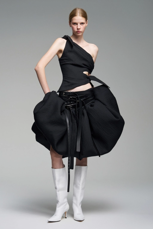 Белые высокие сапоги