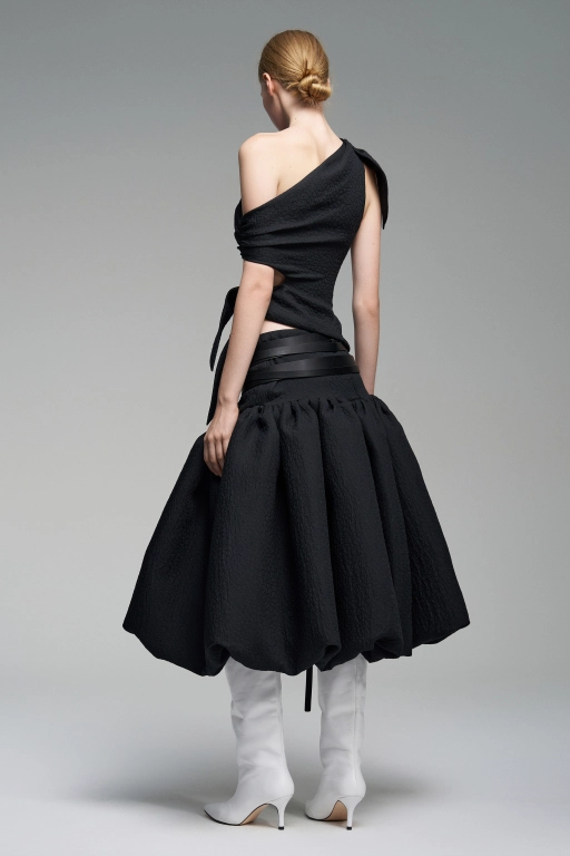 Белые высокие сапоги