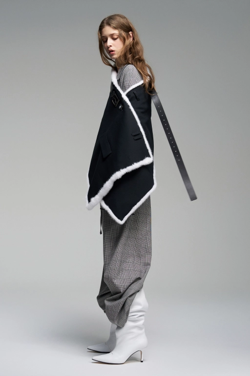 Белые высокие сапоги